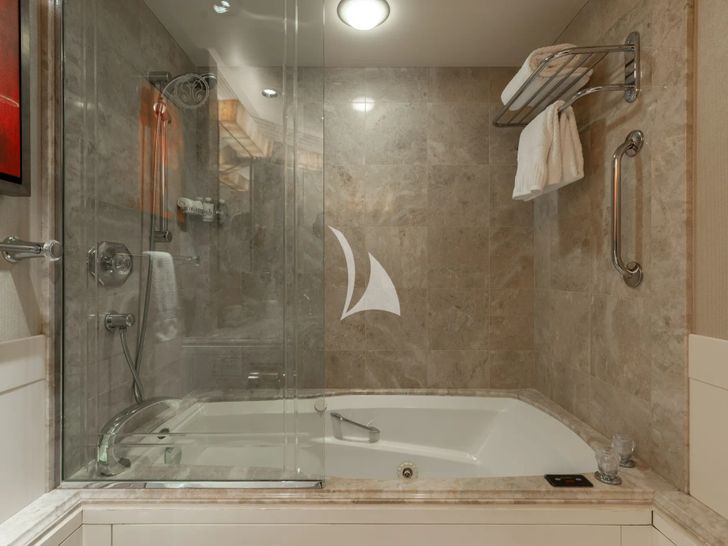 LANIDA Delta 124 - VIP cabin 2 shower LANIDA Delta 124 - VIP cabin 2 shower