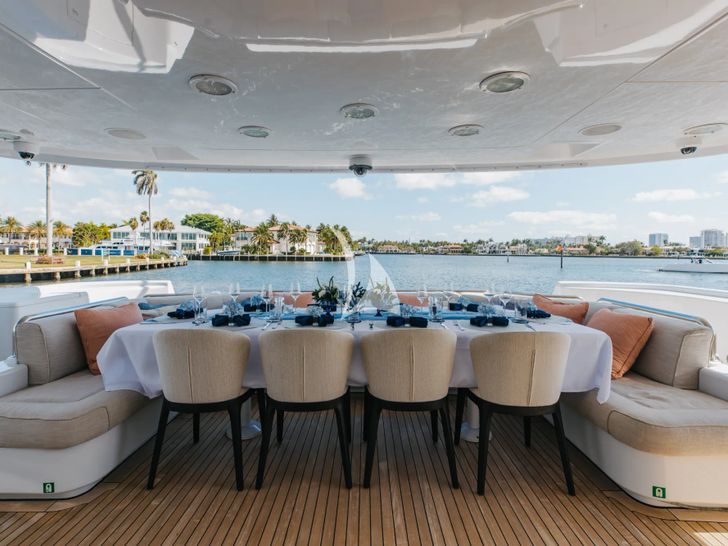 LANIDA Delta 124 - main aft deck LANIDA Delta 124 - main aft deck