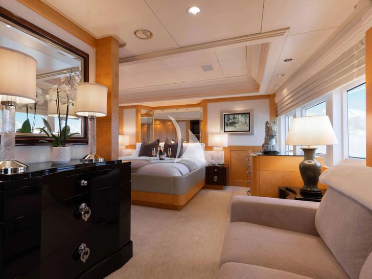 LANIDA Delta 124 - master cabin LANIDA Delta 124 - master cabin