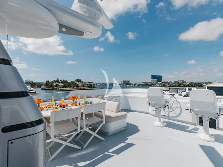 LANIDA Delta 124 - sun deck LANIDA Delta 124 - sun deck