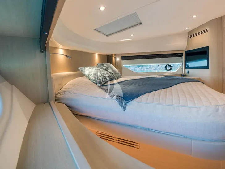 LARIMAR II Princess Y82 - VIP cabin LARIMAR II Princess Y82 - VIP cabin
