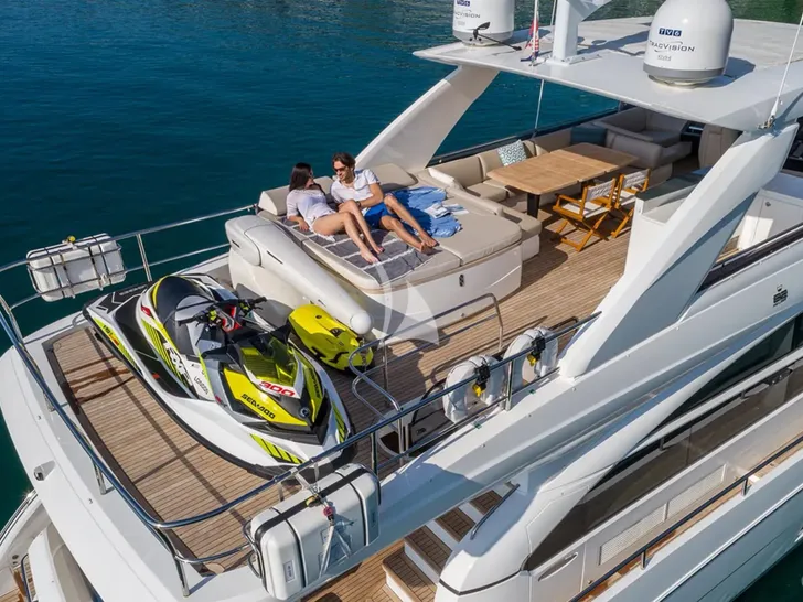 LARIMAR II Princess Y82 - flybridge aft LARIMAR II Princess Y82 - flybridge aft
