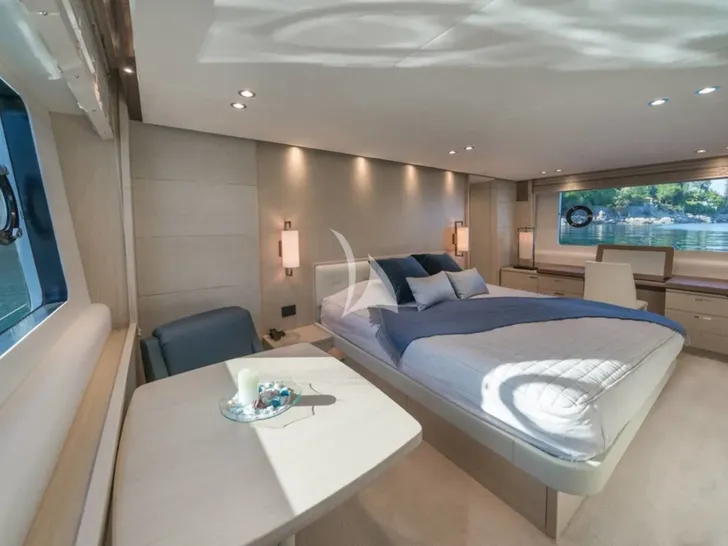LARIMAR II Princess Y82 - master cabin LARIMAR II Princess Y82 - master cabin