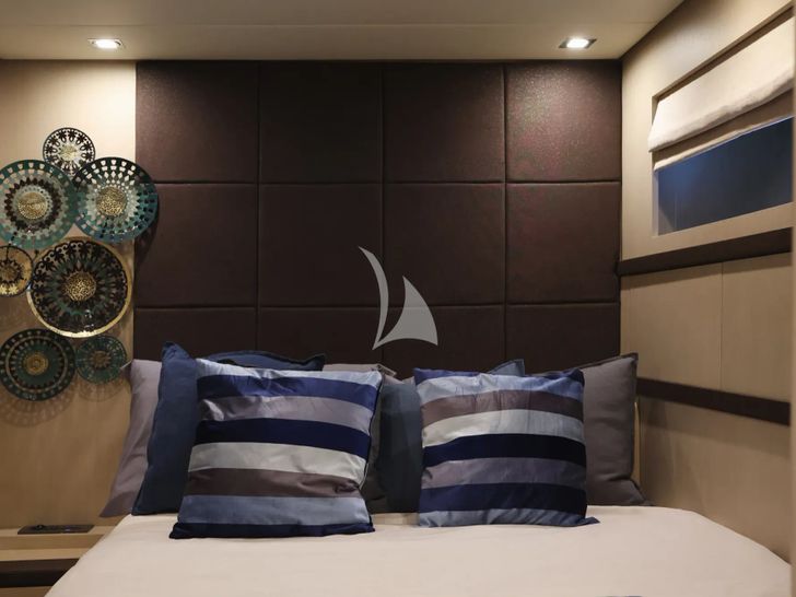 @LAST Leopard 24 - VIP cabin bed @LAST Leopard 24 - VIP cabin bed