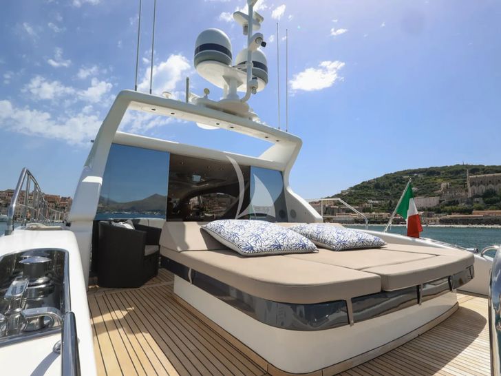 @LAST Leopard 24 - aft deck sunbeds @LAST Leopard 24 - aft deck sunbeds