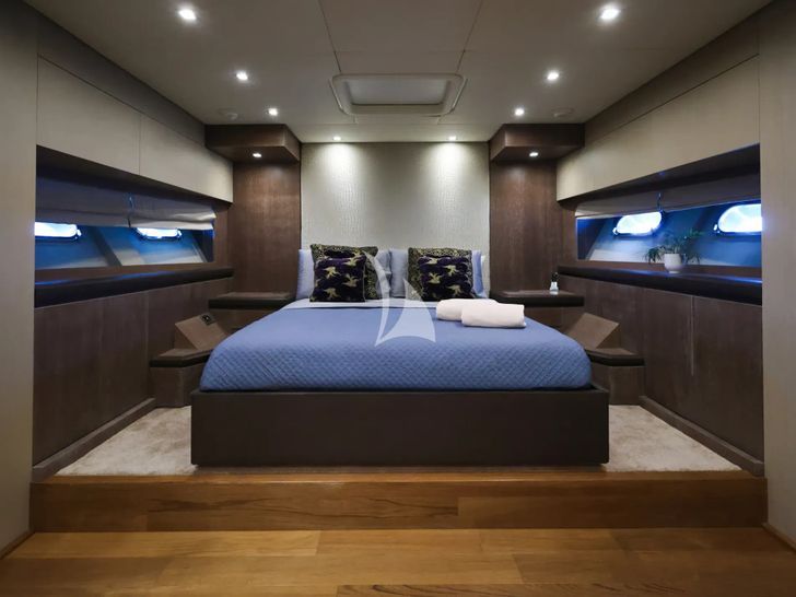 @LAST Leopard 24 - master cabin @LAST Leopard 24 - master cabin