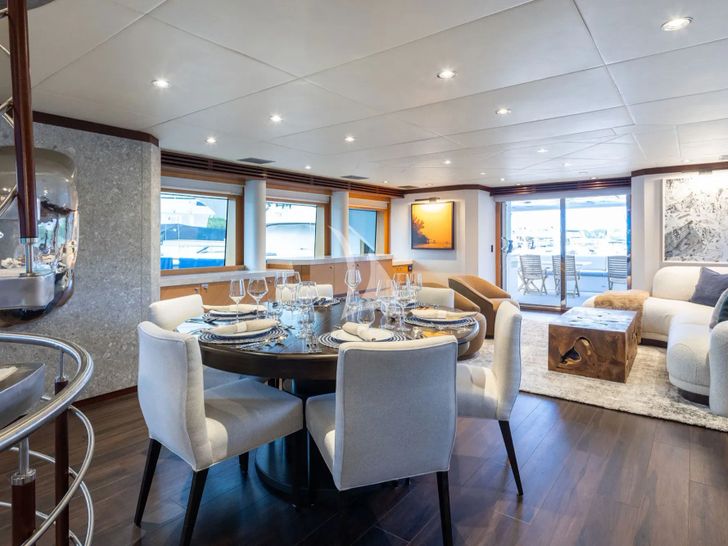 LAST CALL Intermarine 132 - formal dining set up LAST CALL Intermarine 132 - formal dining set up
