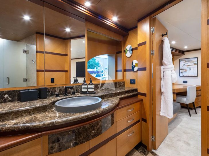 LAST CALL Intermarine 132 - master cabin bathroom HIS LAST CALL Intermarine 132 - master cabin bathroom HIS