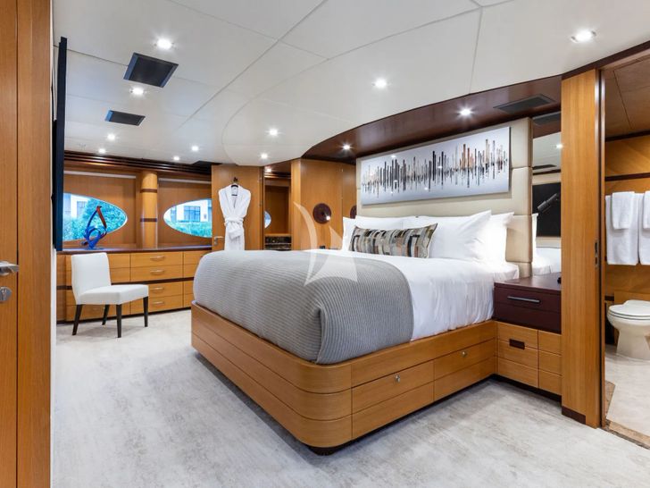 LAST CALL Intermarine 132 - master cabin other angle LAST CALL Intermarine 132 - master cabin other angle