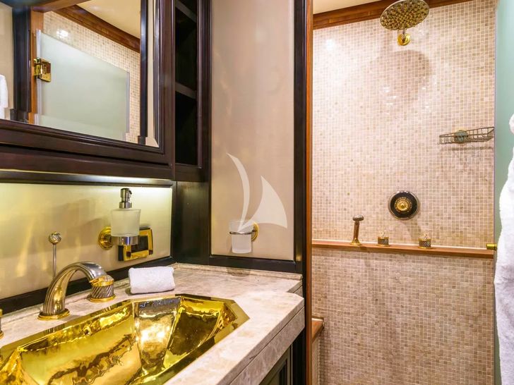 LA STELLA DEI MARI Timmerman Yachts 33m - VIP cabin bathroom LA STELLA DEI MARI Timmerman Yachts 33m - VIP cabin bathroom