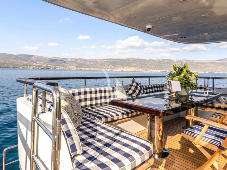 LA STELLA DEI MARI Timmerman Yachts 33m - aft deck seating and dining LA STELLA DEI MARI Timmerman Yachts 33m - aft deck seating and dining