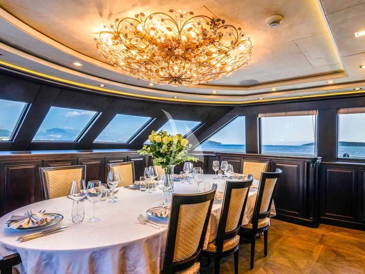 LA STELLA DEI MARI Timmerman Yachts 33m - formal dining set up LA STELLA DEI MARI Timmerman Yachts 33m - formal dining set up