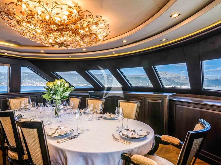 LA STELLA DEI MARI Timmerman Yachts 33m - main dining area LA STELLA DEI MARI Timmerman Yachts 33m - main dining area
