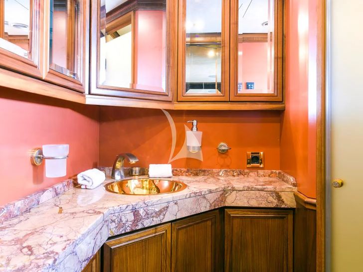 LA STELLA DEI MARI Timmerman Yachts 33m - twin cabin 1 bathroom LA STELLA DEI MARI Timmerman Yachts 33m - twin cabin 1 bathroom