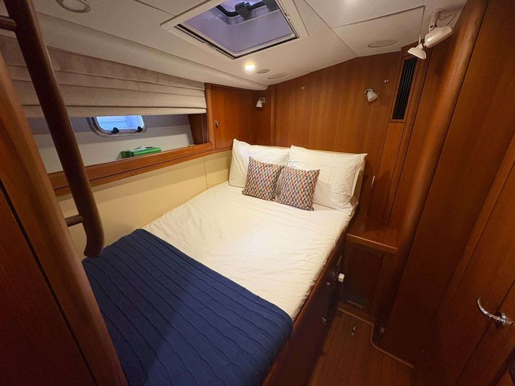 LAUGHING BUDDA Oyster 655 - VIP cabin LAUGHING BUDDA Oyster 655 - VIP cabin