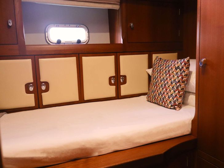 LAUGHING BUDDA Oyster 655 - single cabin LAUGHING BUDDA Oyster 655 - single cabin