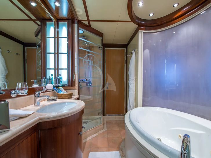 LAUREN L Cassens Werft 90m - VIP cabin 1 bathroom LAUREN L Cassens Werft 90m - VIP cabin 1 bathroom