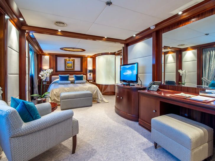 LAUREN L Cassens Werft 90m - VIP cabin 1 LAUREN L Cassens Werft 90m - VIP cabin 1
