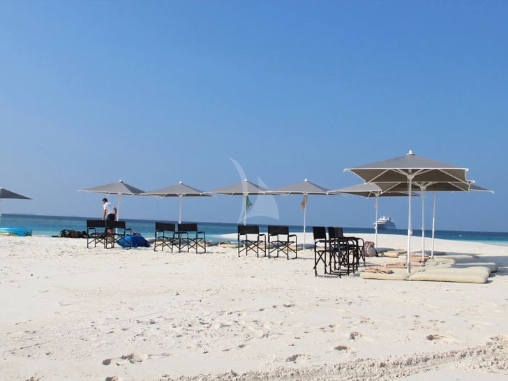 LAUREN L Cassens Werft 90m - beach set up LAUREN L Cassens Werft 90m - beach set up