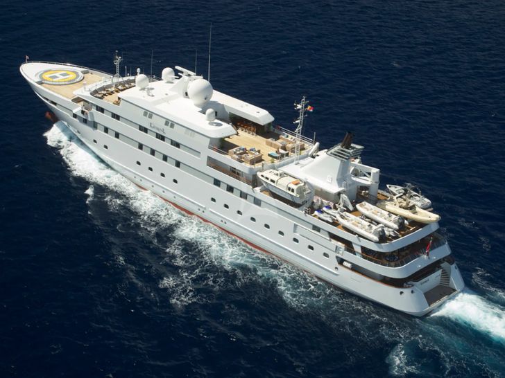 LAUREN L Cassens Werft 90m - cruising aft view LAUREN L Cassens Werft 90m - cruising aft view
