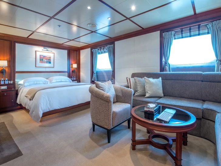 LAUREN L Cassens Werft 90m - executive cabin and lounge LAUREN L Cassens Werft 90m - executive cabin and lounge