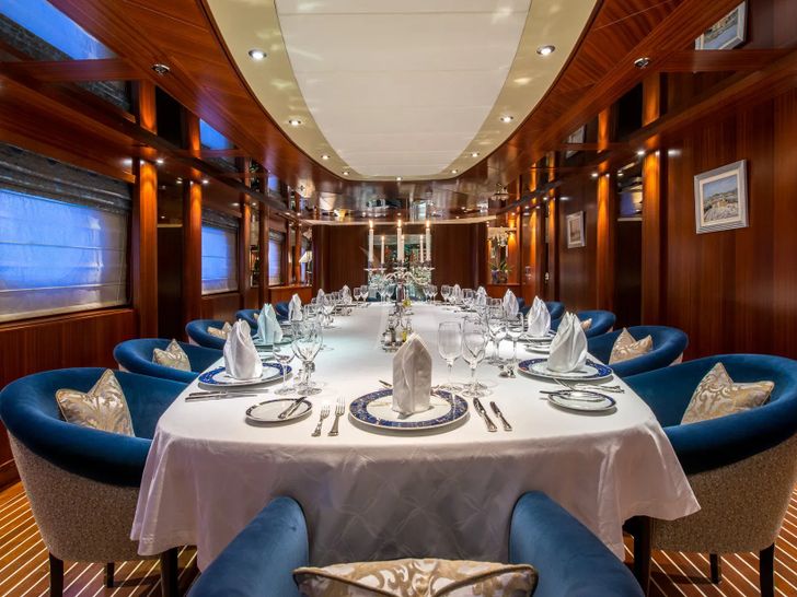 LAUREN L Cassens Werft 90m - main dining area LAUREN L Cassens Werft 90m - main dining area