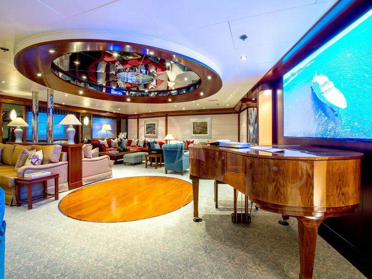 LAUREN L Cassens Werft 90m - main saloon piano LAUREN L Cassens Werft 90m - main saloon piano