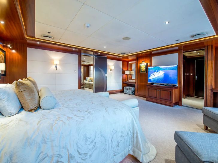 LAUREN L Cassens Werft 90m - master cabin LAUREN L Cassens Werft 90m - master cabin