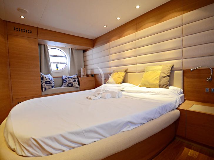 LAYLA Aicon 62SL - VIP cabin LAYLA Aicon 62SL - VIP cabin