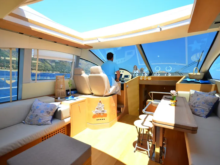 LAYLA Aicon 62SL - saloon LAYLA Aicon 62SL - saloon