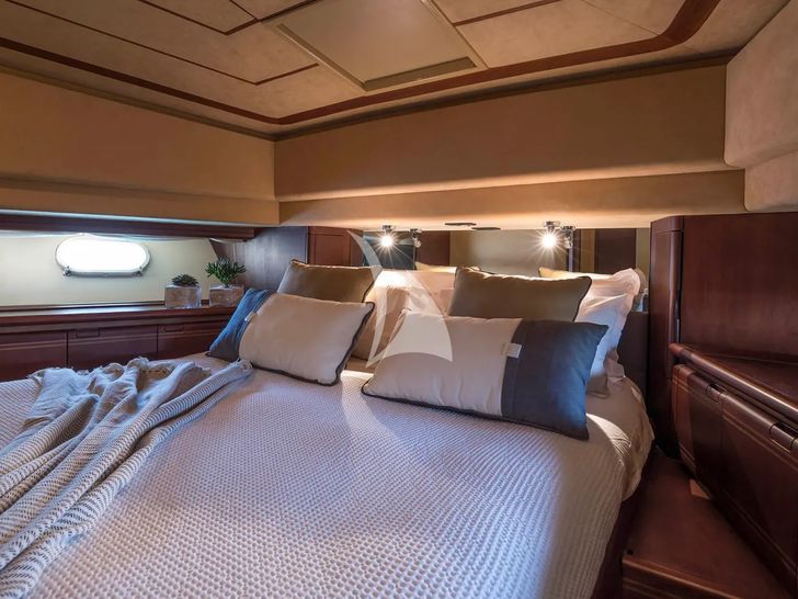LAZY DAYS Ferretti 80 VIP cabin 2 LAZY DAYS Ferretti 80 VIP cabin 2