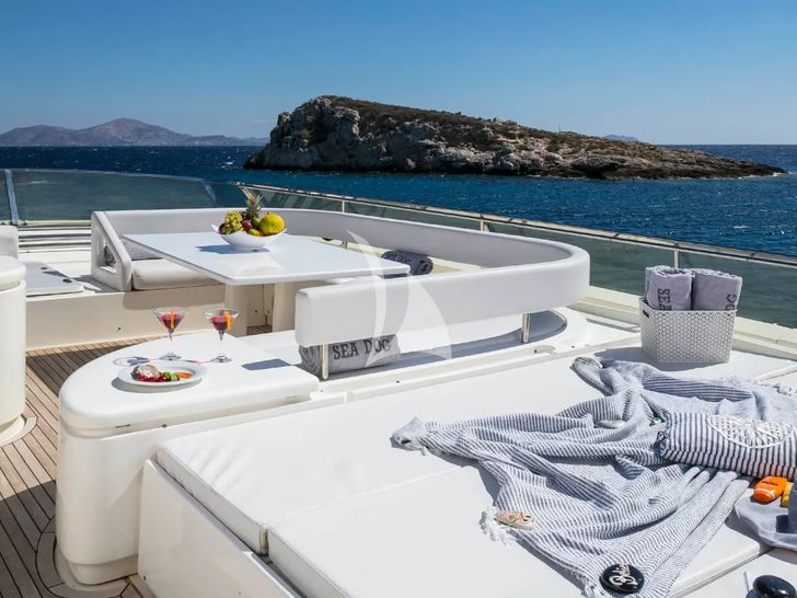 LAZY DAYS Ferretti 80 flybridge bronzing area LAZY DAYS Ferretti 80 flybridge bronzing area