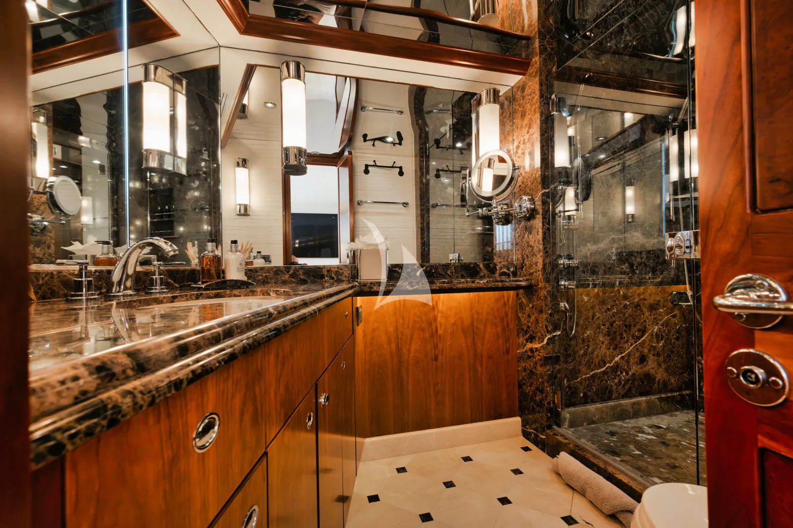 LEGACY Westport 112 - VIP cabin 1 bathroom