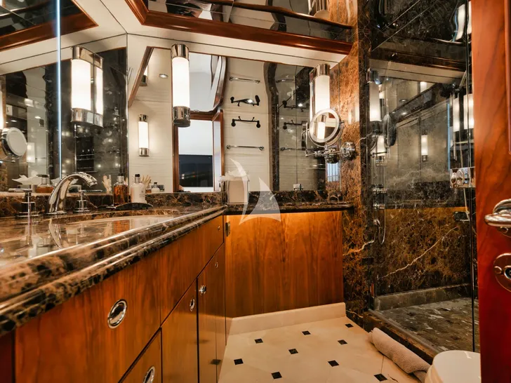 LEGACY Westport 112 - VIP cabin 1 bathroom LEGACY Westport 112 - VIP cabin 1 bathroom