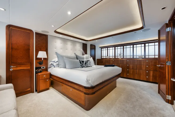 Charter Yacht LEGACY - Westport 112 - 3 Cabins - Nassau - Exumas - Bahamas