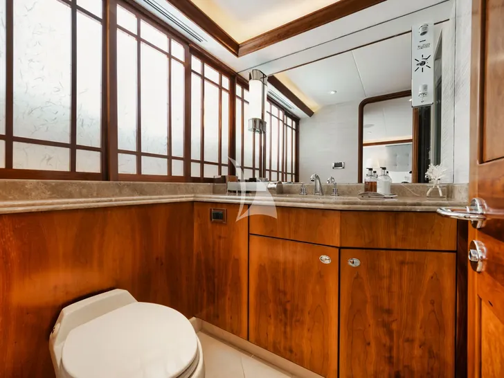 LEGACY Westport 112 - VIP cabin 2 bathroom LEGACY Westport 112 - VIP cabin 2 bathroom