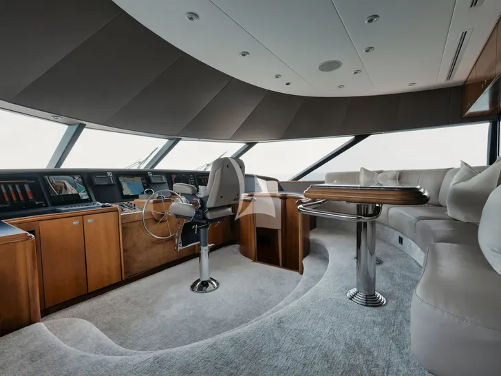 LEGACY Westport 112 - cockpit LEGACY Westport 112 - cockpit