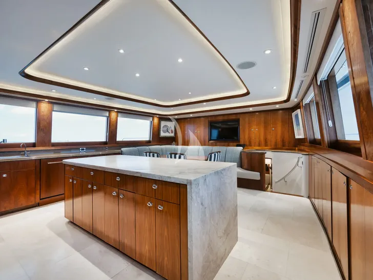 LEGACY Westport 112 - galley LEGACY Westport 112 - galley