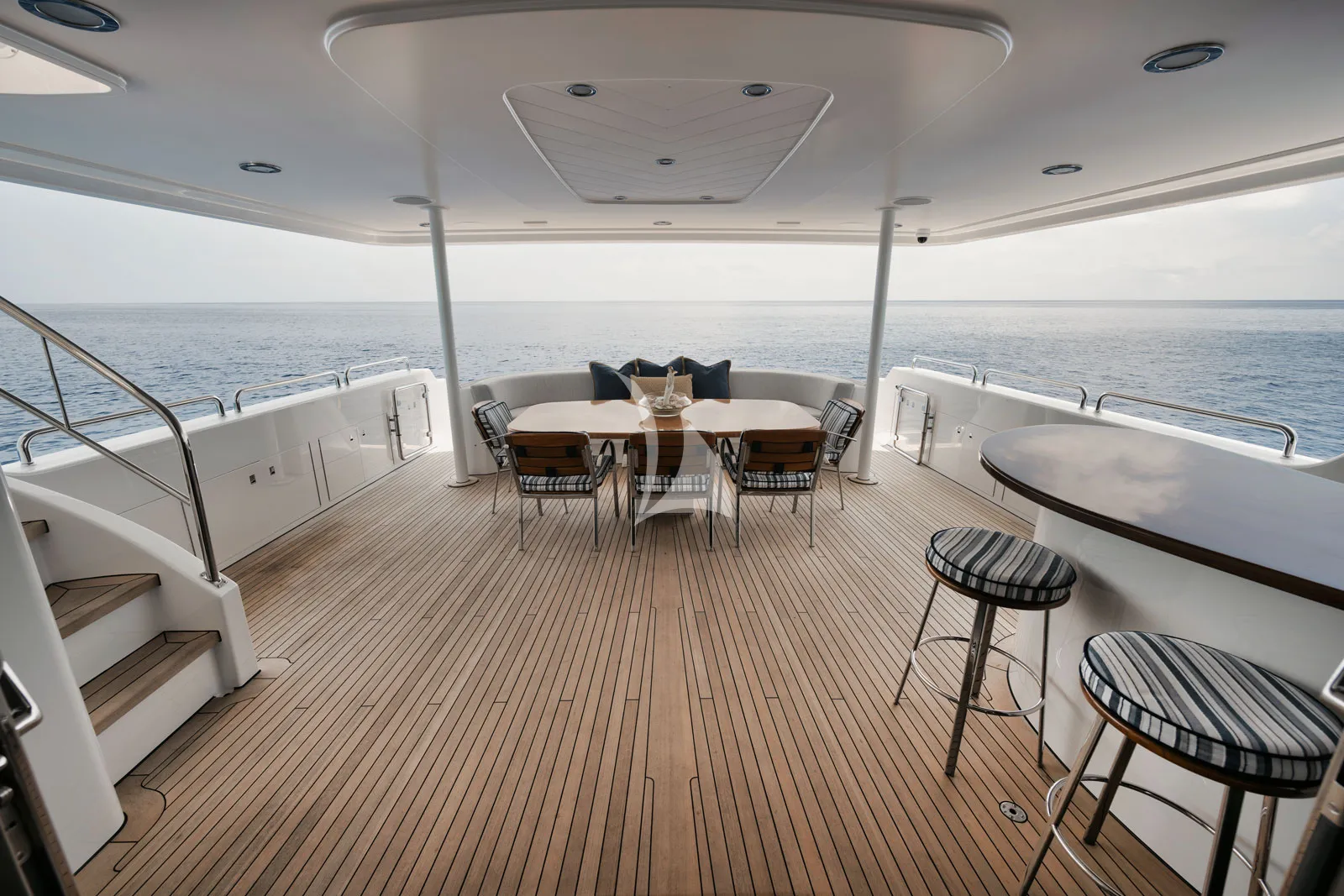 LEGACY Westport 112 - main aft deck