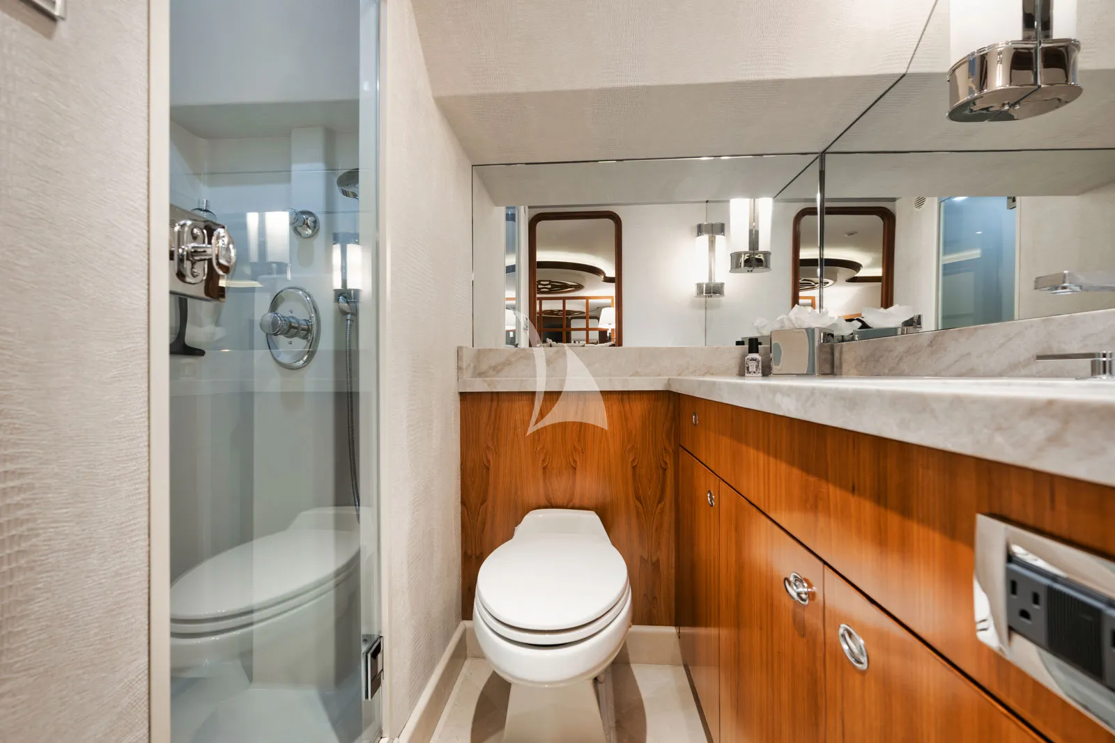 LEGACY Westport 112 - master cabin bathroom