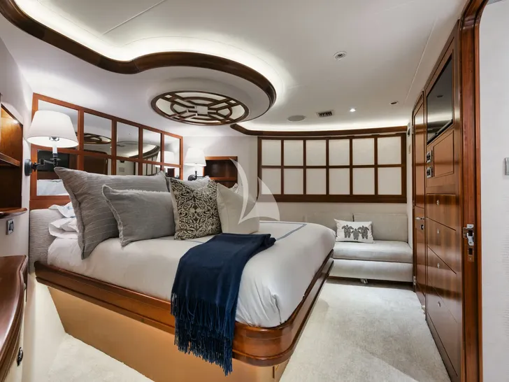 LEGACY Westport 112 - master cabin LEGACY Westport 112 - master cabin