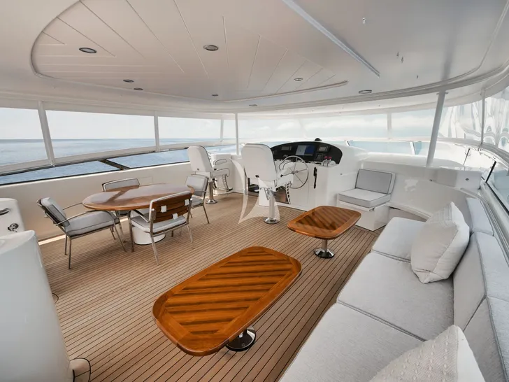 LEGACY Westport 112 - sundeck covered lounge and dining area LEGACY Westport 112 - sundeck covered lounge and dining area