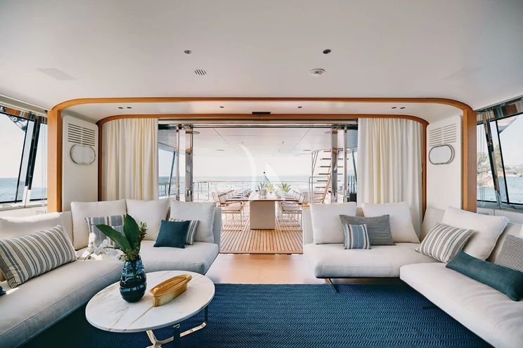 Charter Yacht LEGEND - Benetti 121 - 5 Cabins - Cannes - Monaco - St. Tropez - French Riviera