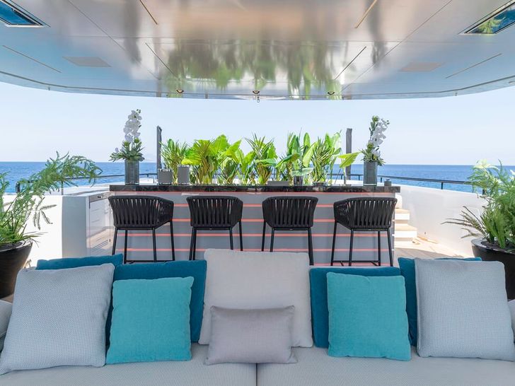 LEL Rossinavi 50m flybridge bar LEL Rossinavi 50m flybridge bar