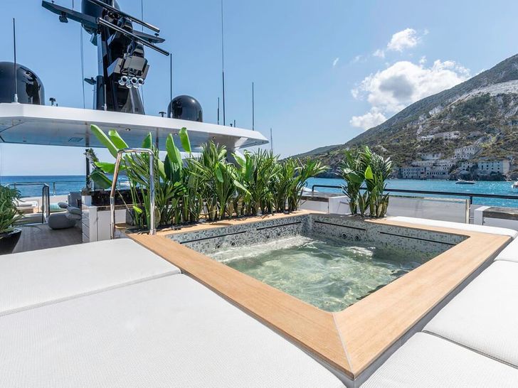 LEL Rossinavi 50m jacuzzi LEL Rossinavi 50m jacuzzi