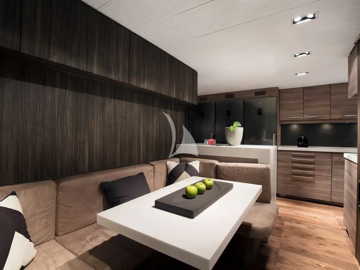 LEOPARD Leopard 34m - dining area LEOPARD Leopard 34m - dining area