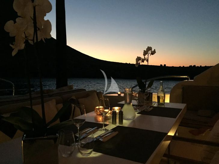 LEOPARD Leopard 34m - fine dining LEOPARD Leopard 34m - fine dining