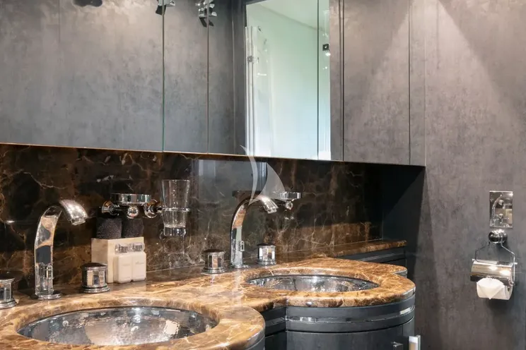 Charter Yacht LEOPARD - Leopard Arno 34m - 5 Cabins - Cannes - St Tropez - Nice - Antibes - French Riviera