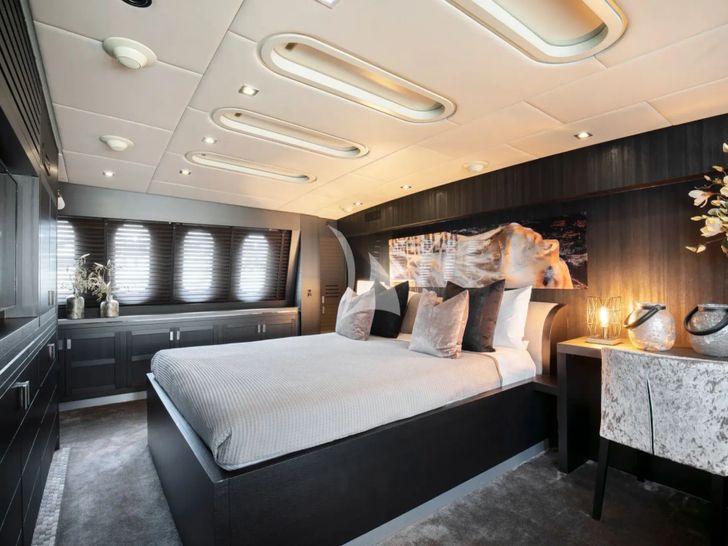 LEOPARD Leopard 34m - master cabin LEOPARD Leopard 34m - master cabin