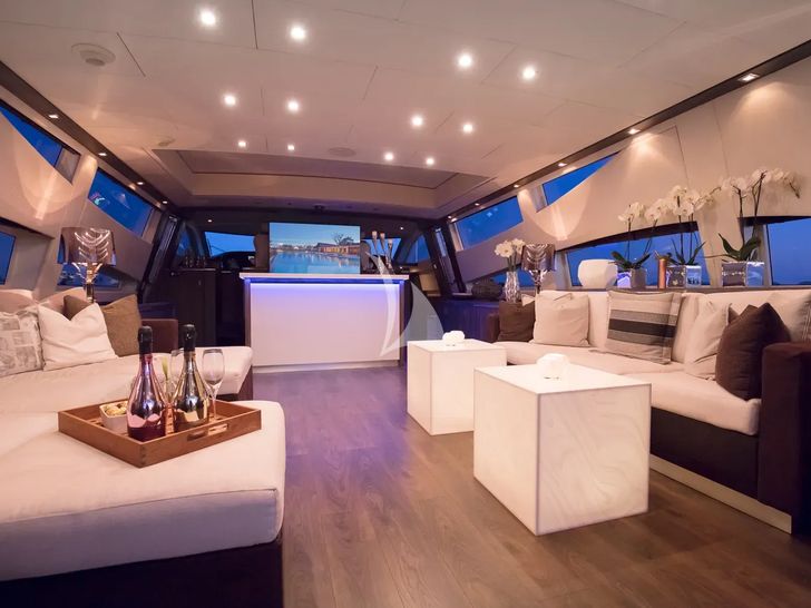 LEOPARD Leopard 34m - saloon seating LEOPARD Leopard 34m - saloon seating